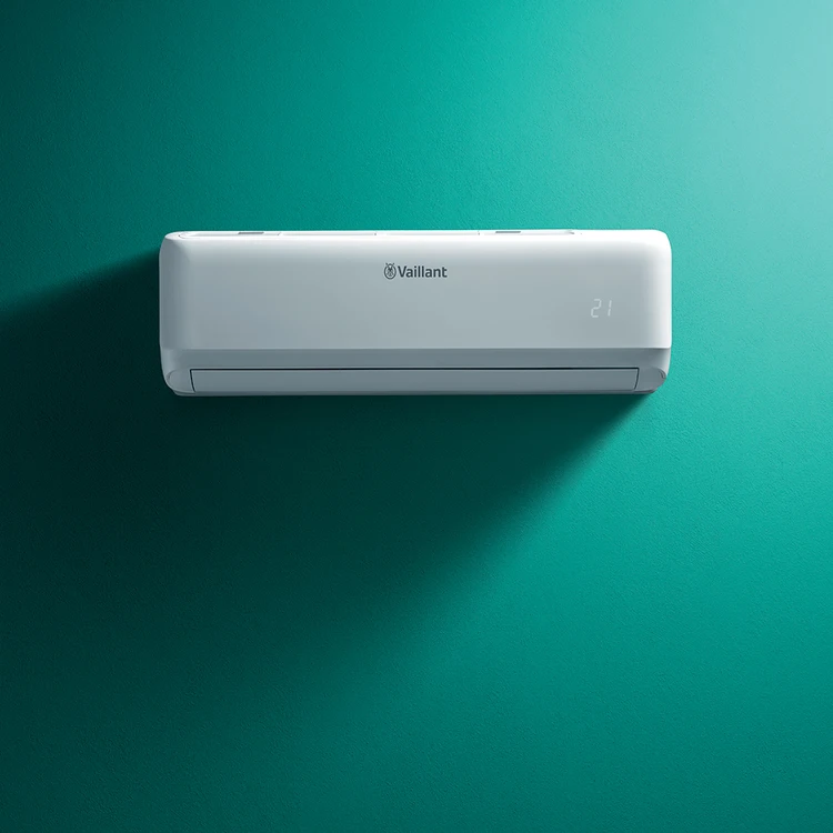 Climatizzatore Vaillant su parete verde